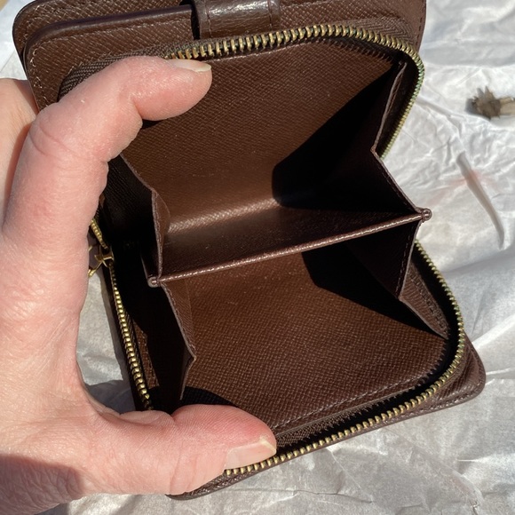 LOUIS VUITON Damier Ebene Brown Check Leather Zippy Compact WALLET EUC - Picture 17 of 17